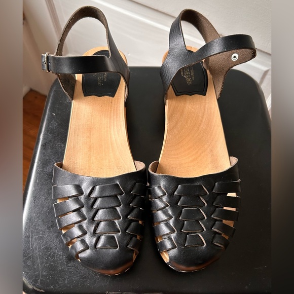 Swedish Hasbeens Woven Black Low Heel Clogs - Picture 2 of 10